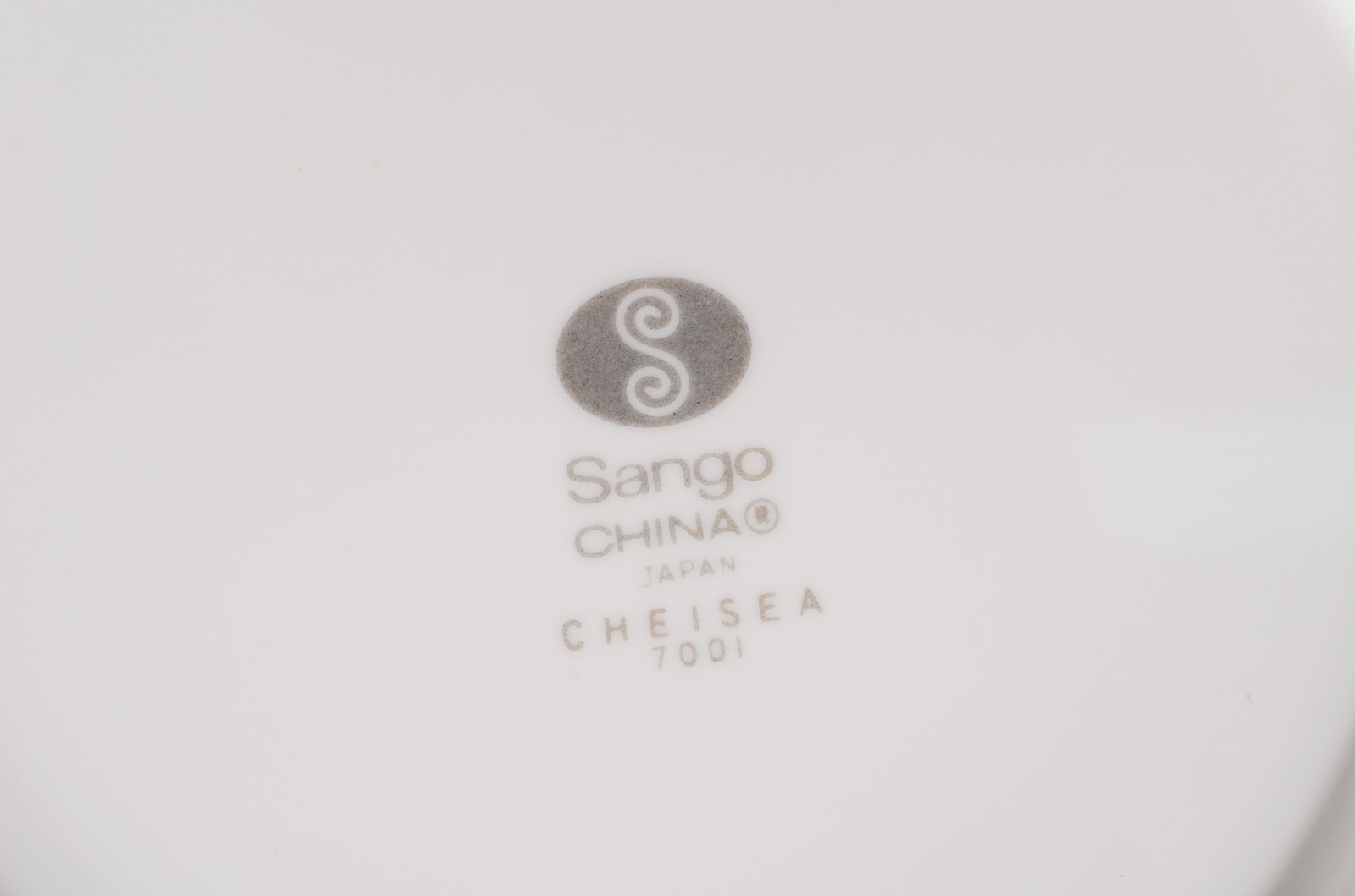 Serviço de jantar de porcelana Sango, composto de: 16 pratos rasos... - foto 5 de 11