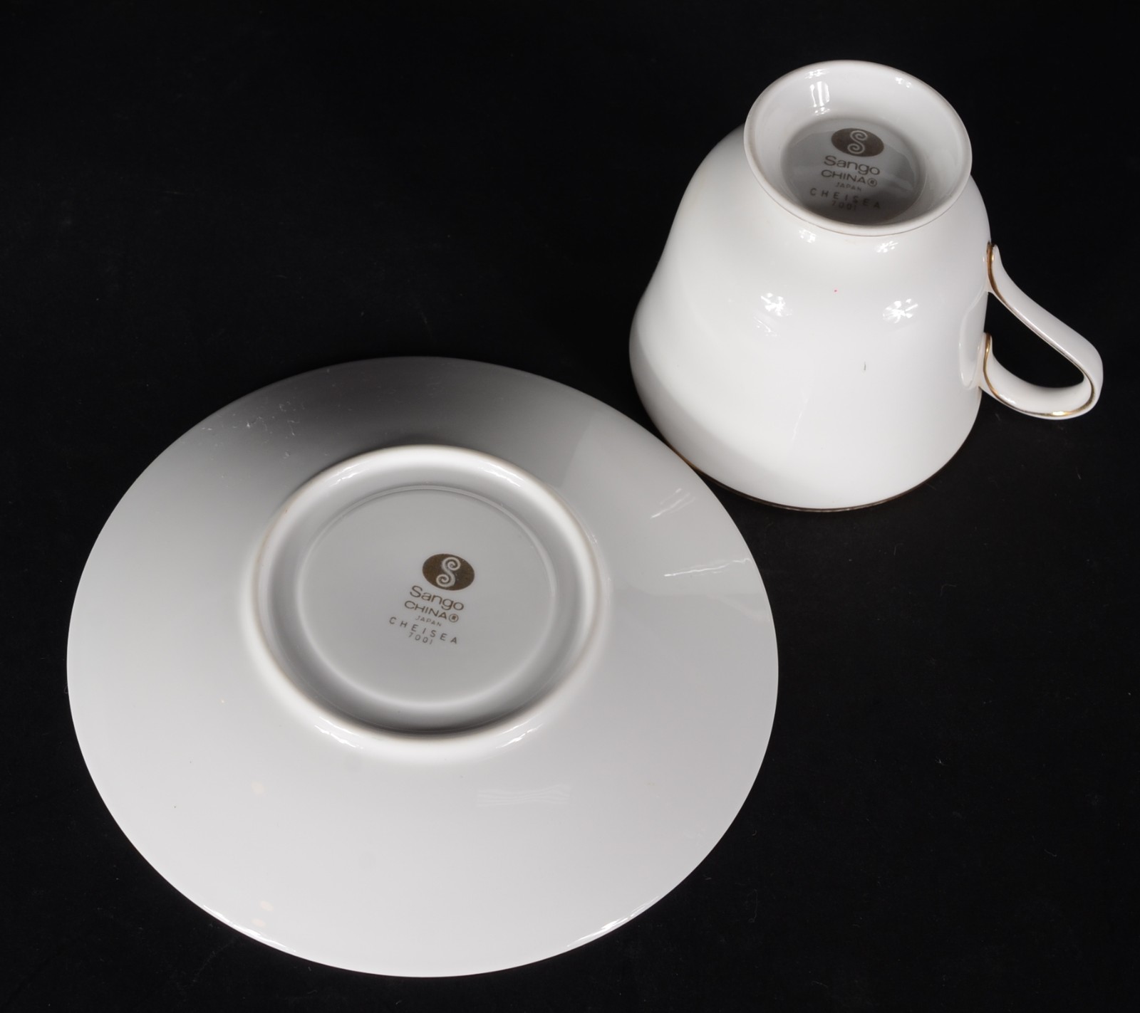 Serviço de jantar de porcelana Sango, composto de: 16 pratos rasos... - foto 6 de 11