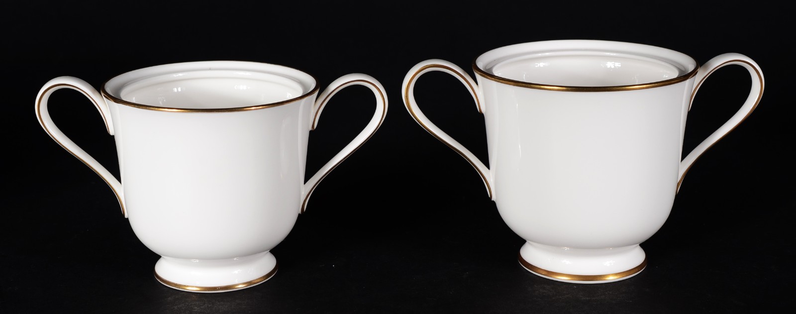 Serviço de jantar de porcelana Sango, composto de: 16 pratos rasos... - foto 11 de 11