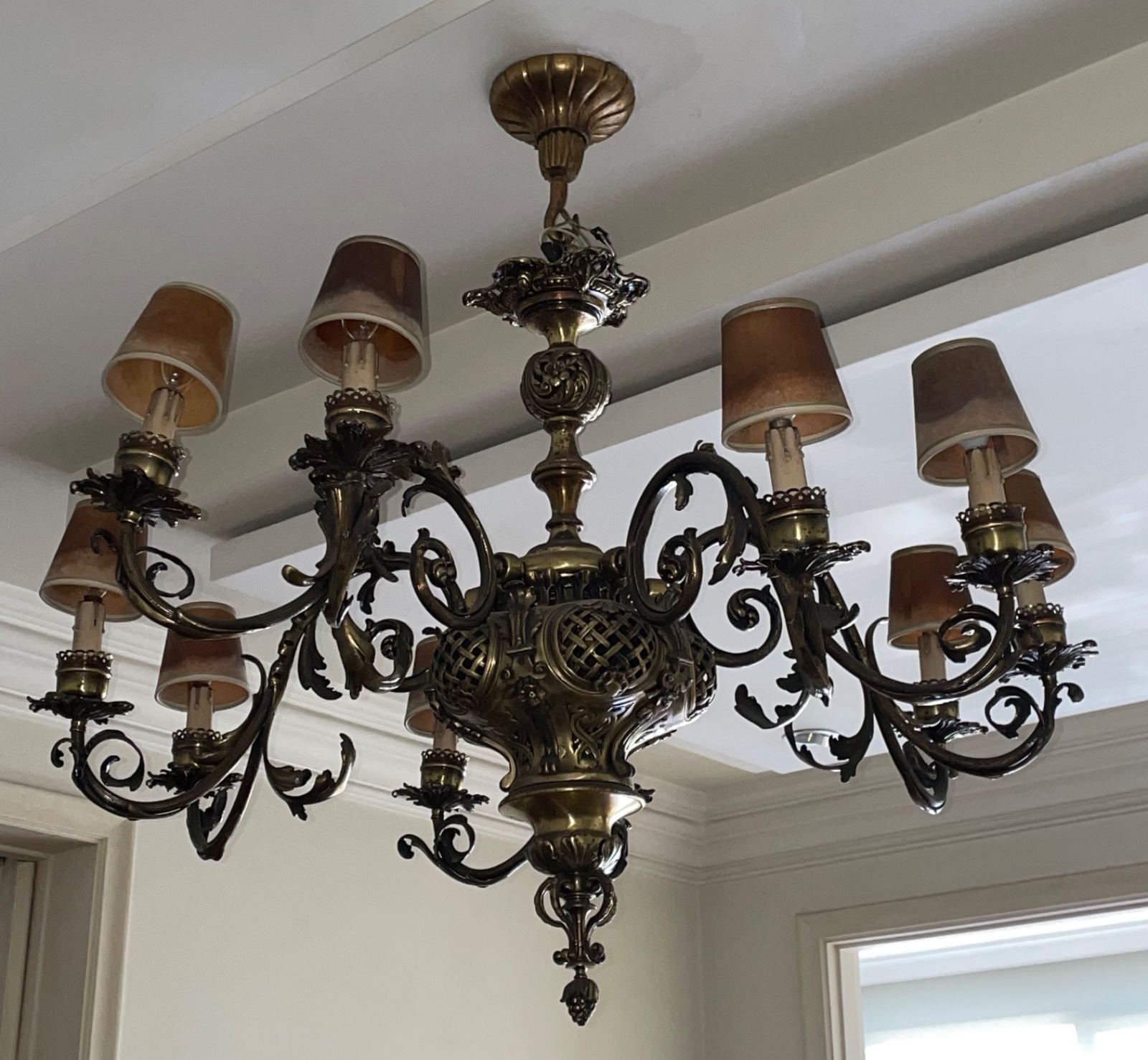 Lustre de metal dourado para 10 luzes, mangas de pergaminho... - foto 2 de 7
