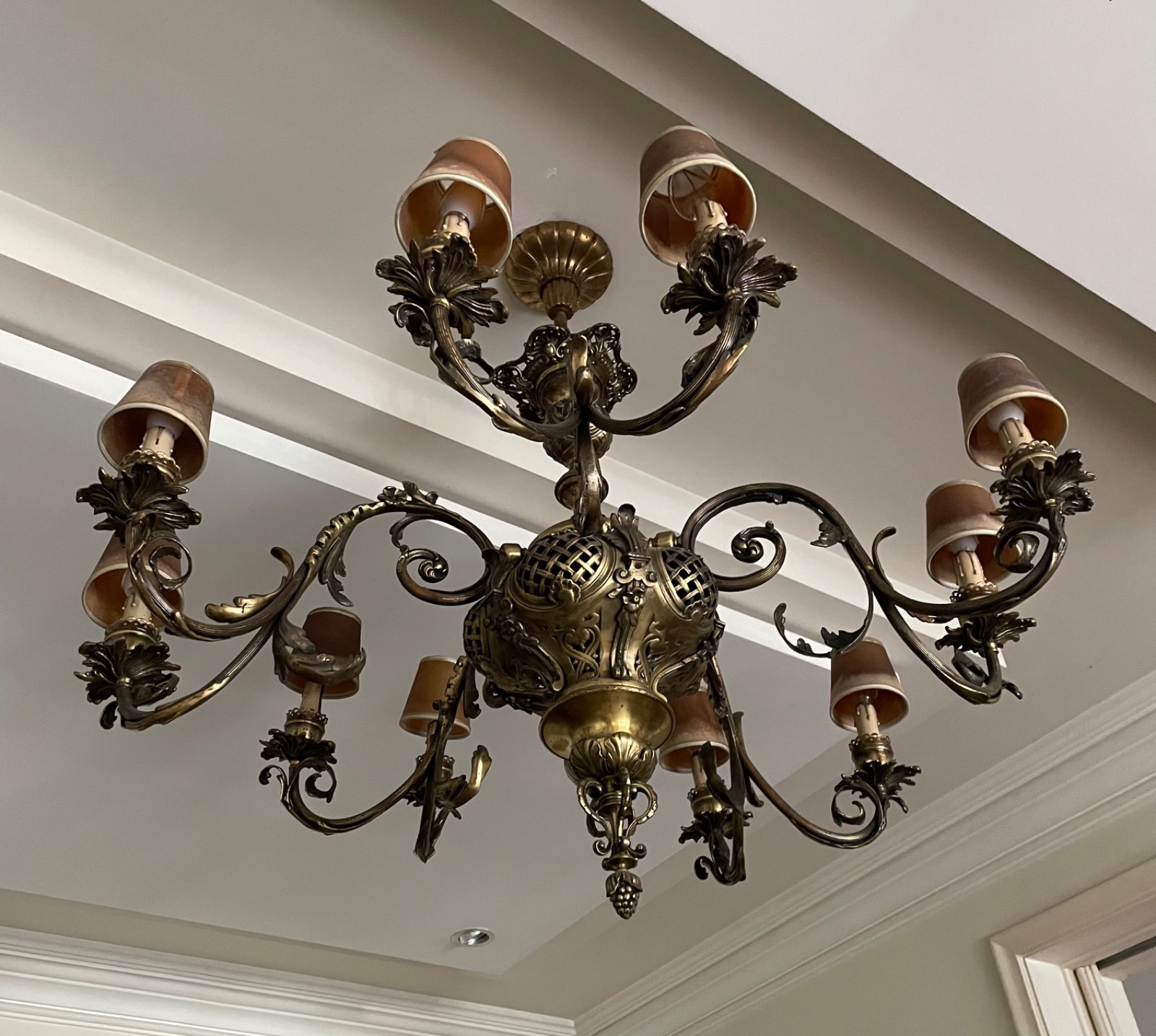 Lustre de metal dourado para 10 luzes, mangas de pergaminho... - foto 3 de 7