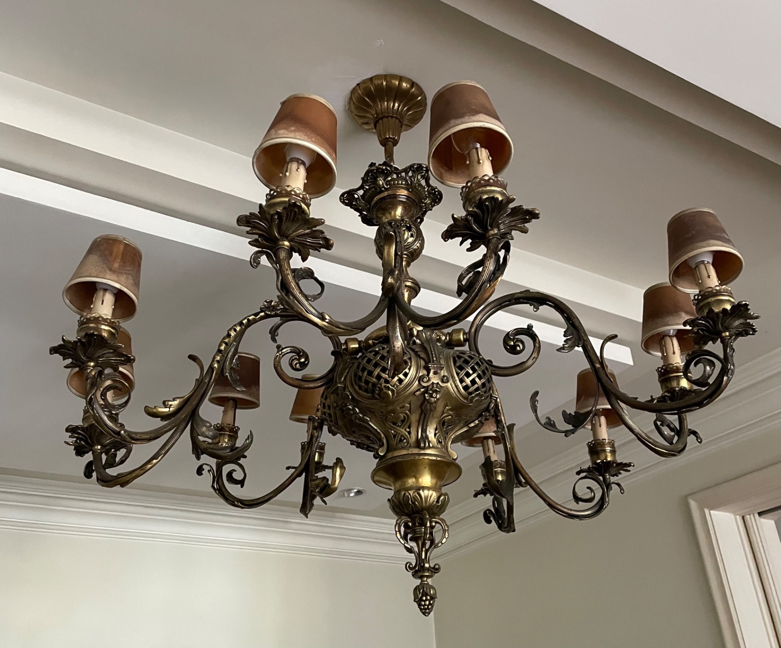 Lustre de metal dourado para 10 luzes, mangas de pergaminho... - foto 1 de 7