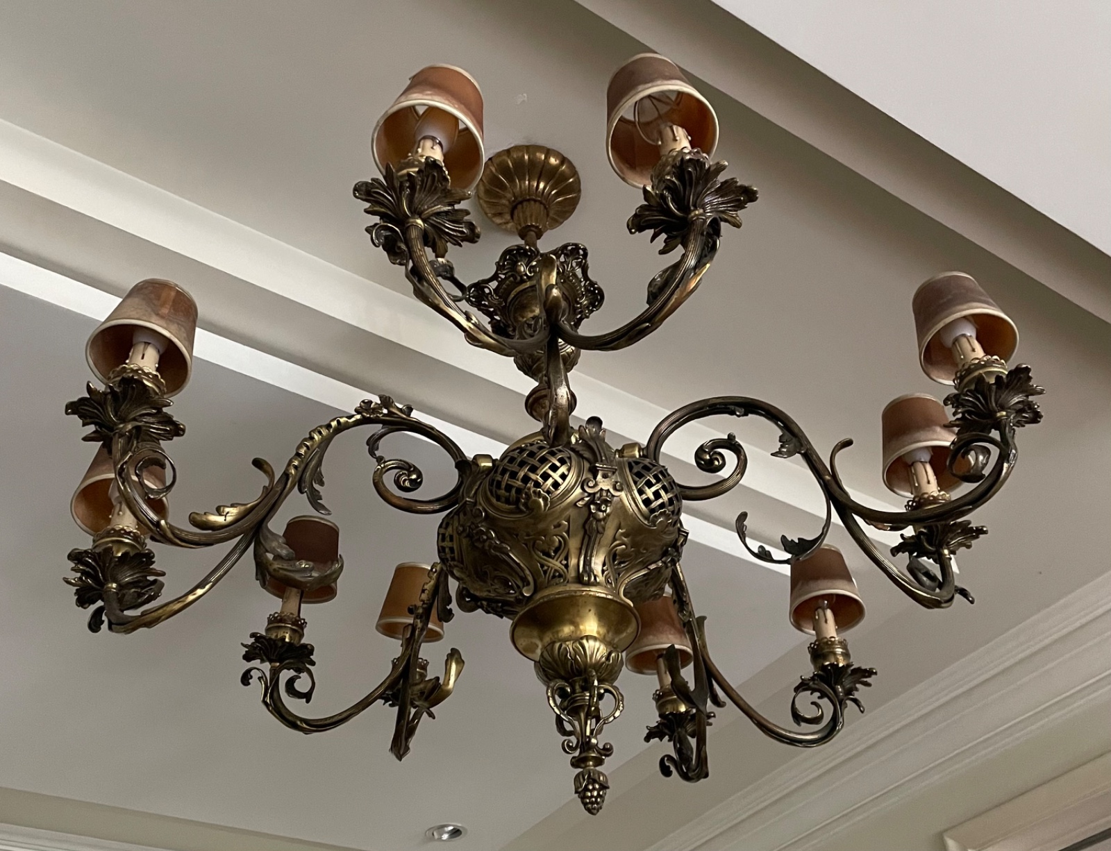 Lustre de metal dourado para 10 luzes, mangas de pergaminho... - foto 7 de 7