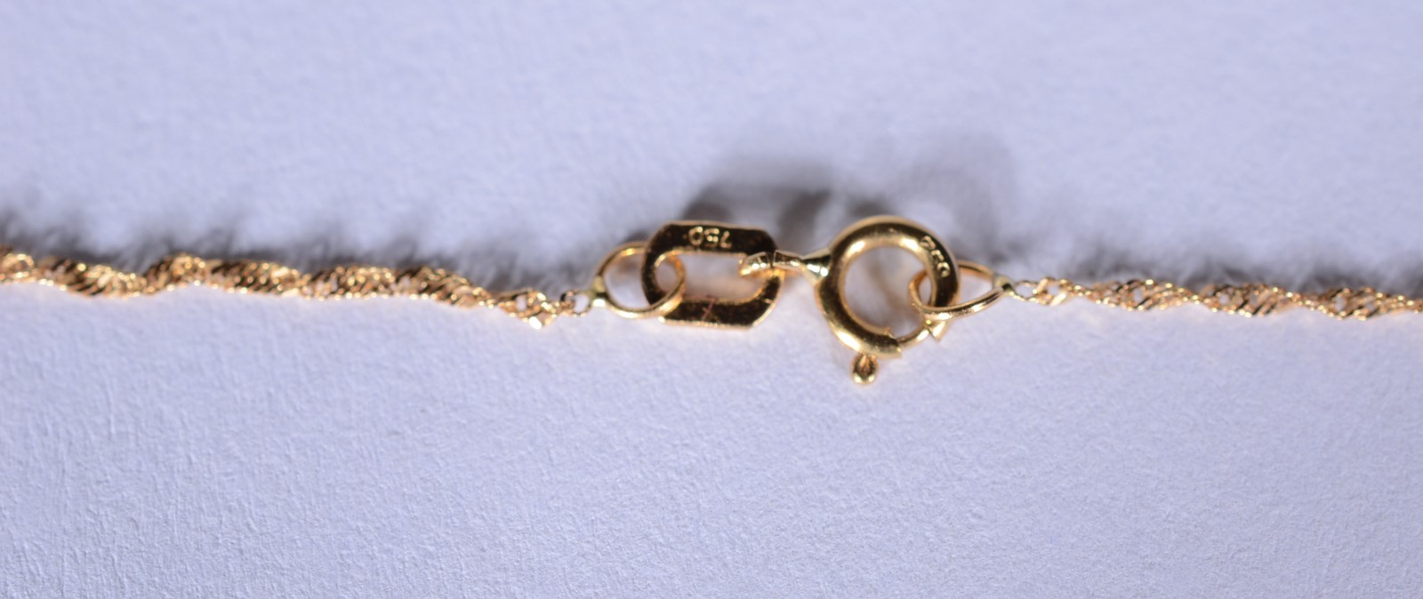 Colar com pendente de ouro 18 k. (Por motivos de segurança a peça não... - foto 4 de 5