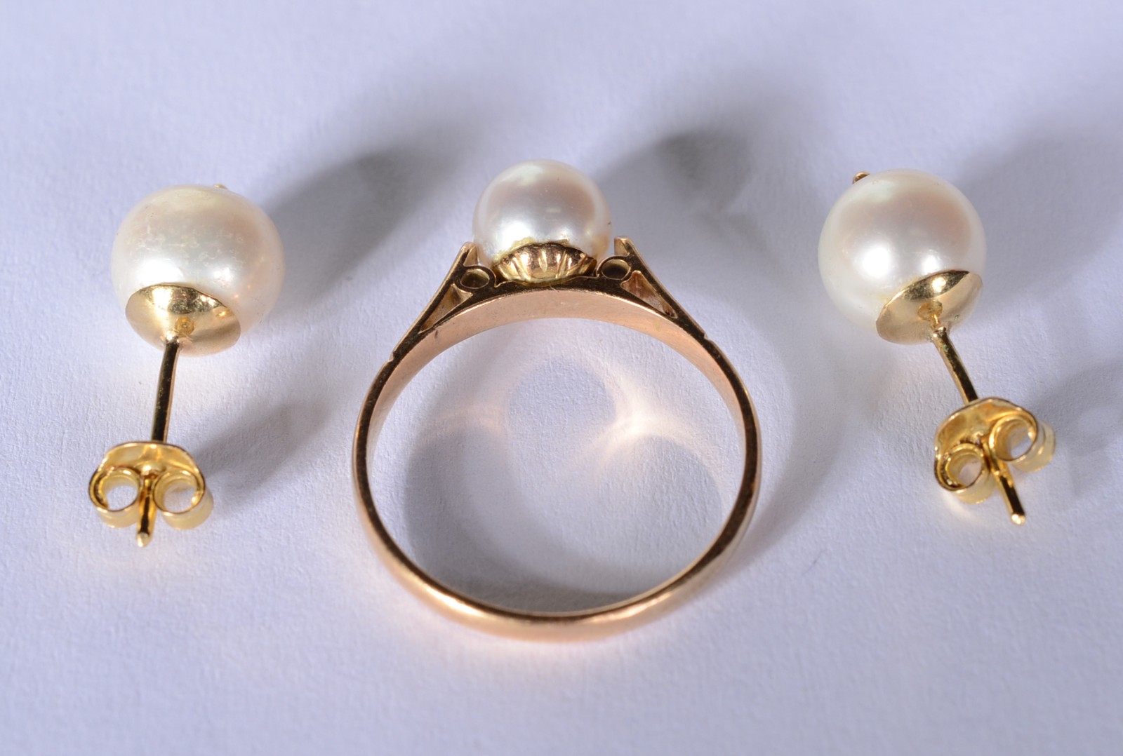 Conjunto de ouro 18 k., contraste 750 mls, composto de: anel e par de... - foto 3 de 5