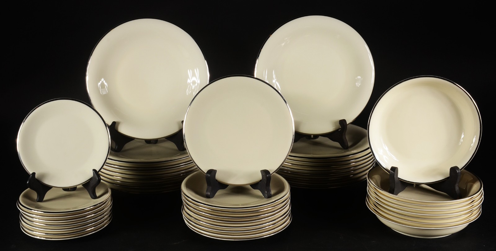 Serviço de porcelana tcheca Pirken Hammer, composto de: 12 pratos... - foto 1 de 4