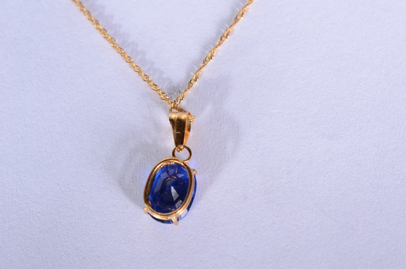 Colar com pendente de ouro 18 k., contraste 750 mls. (Por motivos de... - foto 5 de 7