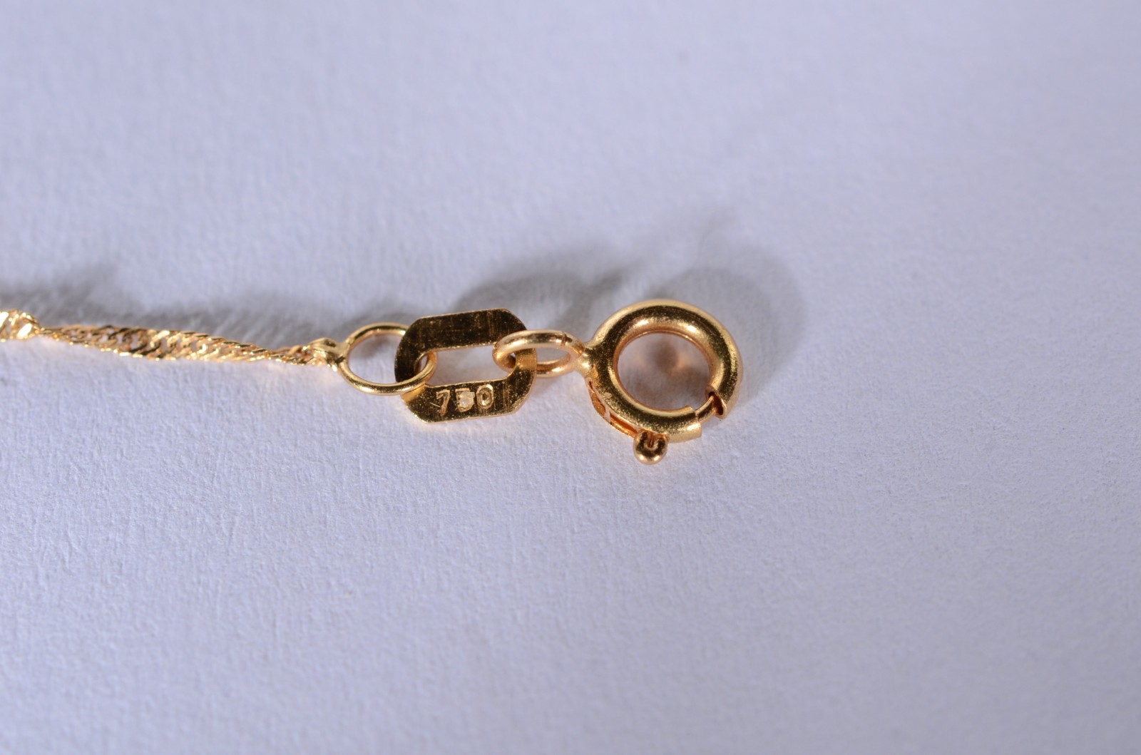 Colar com pendente de ouro 18 k., contraste 750 mls. (Por motivos de... - foto 6 de 7