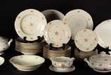 Serviço de jantar de porcelana tcheca Thun, com... - Serviço de jantar de porcelana tcheca Thun, composto de: 12 pratos rasos (um com fio de cabelo), 10 pratos fundos, 12 pratos de sobremesa (1 com...