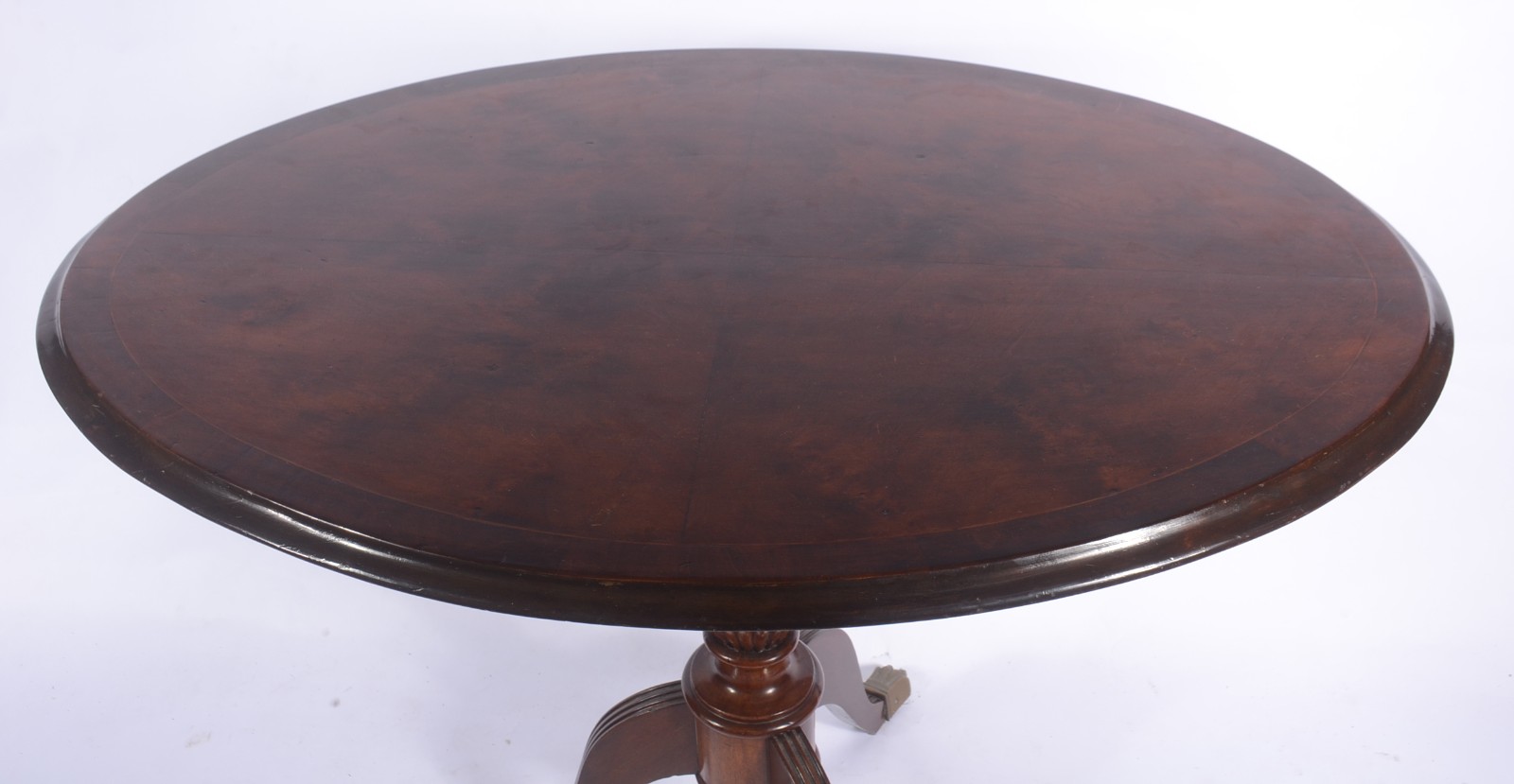 Mesa tilp top de madeira nobre, tampo feitio oval, apoio em coluna... - foto 7 de 11