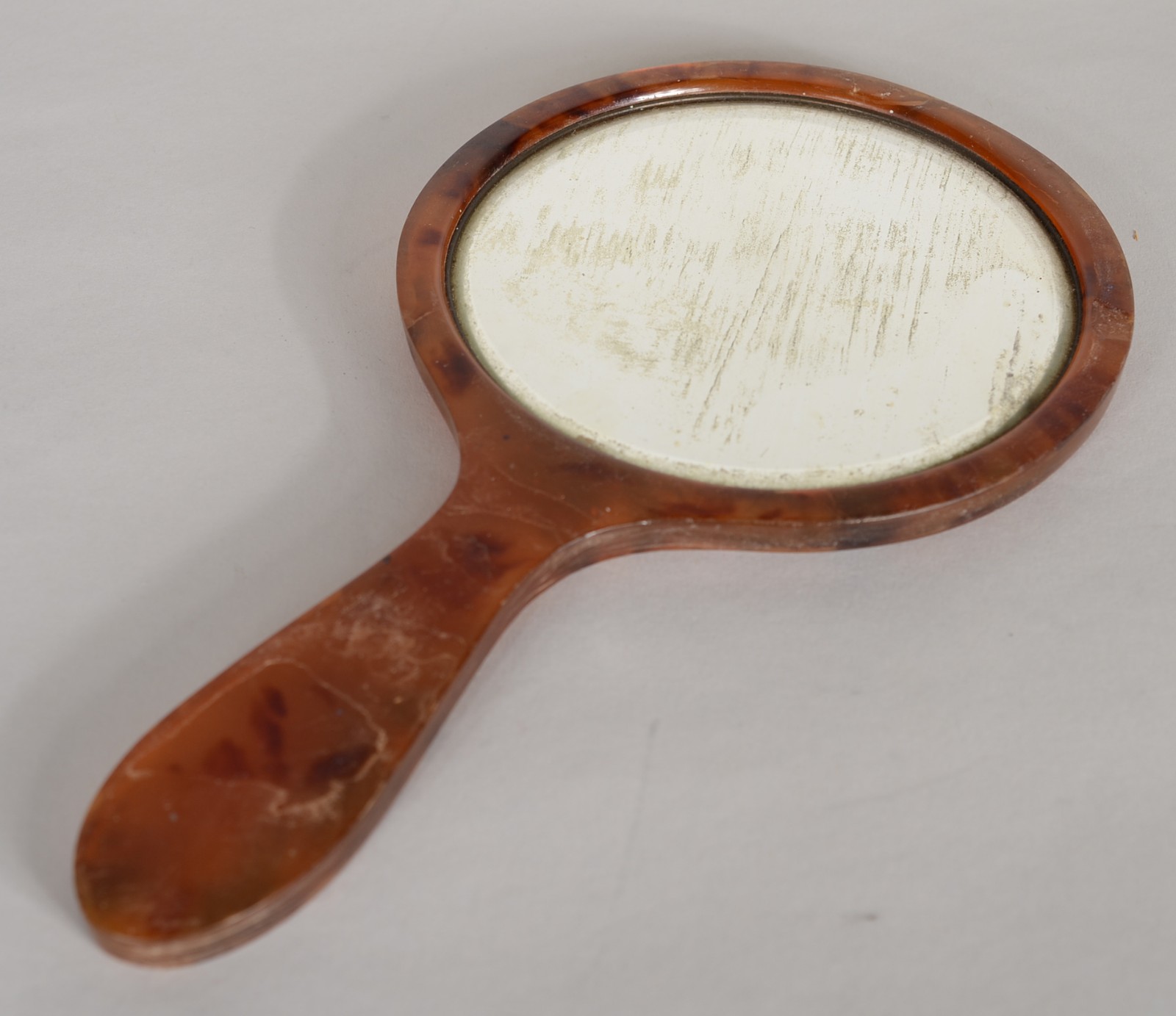 Conjunto para toilette de tartaruga com letras "MP" em ouro, composto... - foto 4 de 10