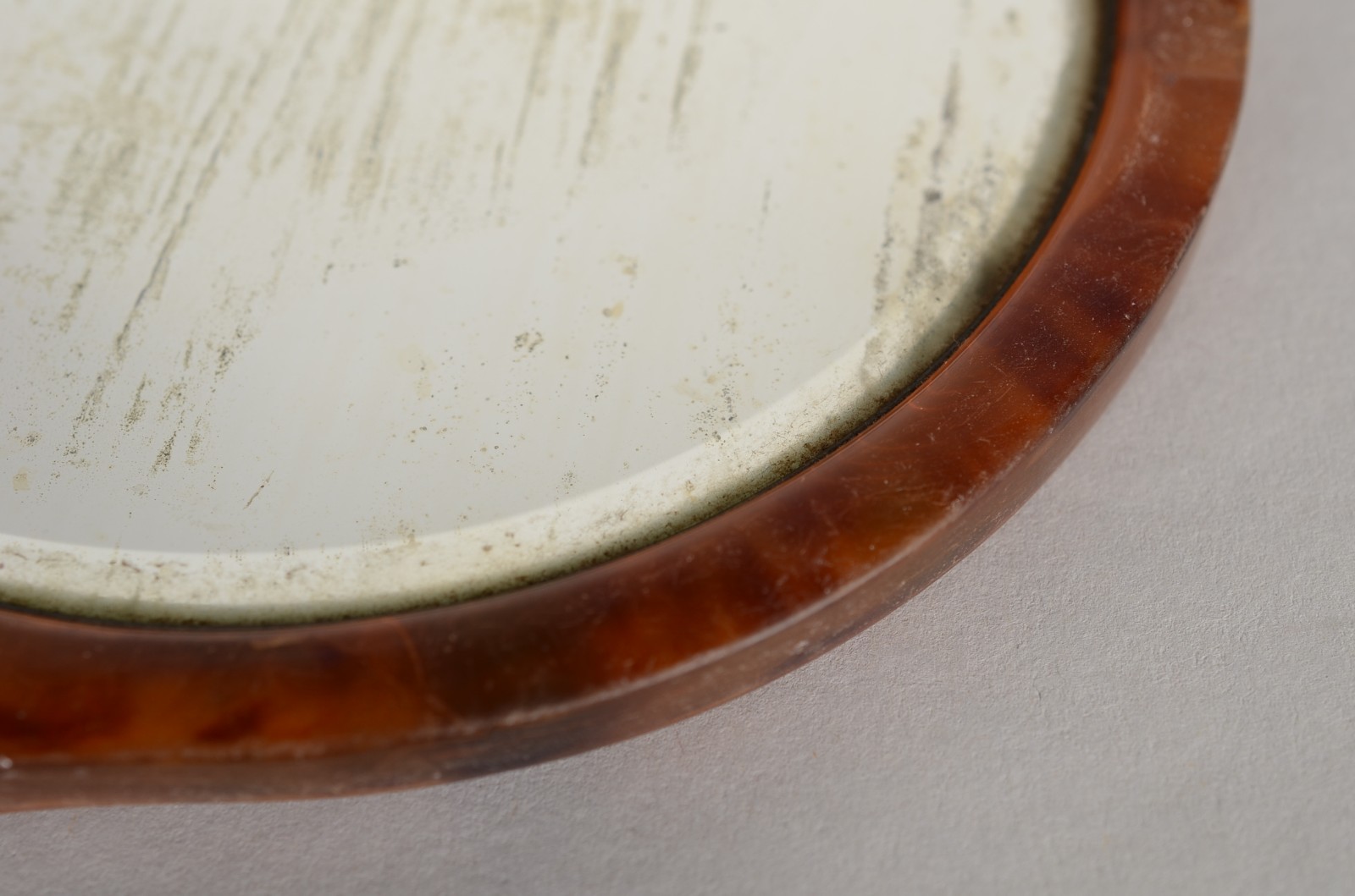 Conjunto para toilette de tartaruga com letras "MP" em ouro, composto... - foto 5 de 10