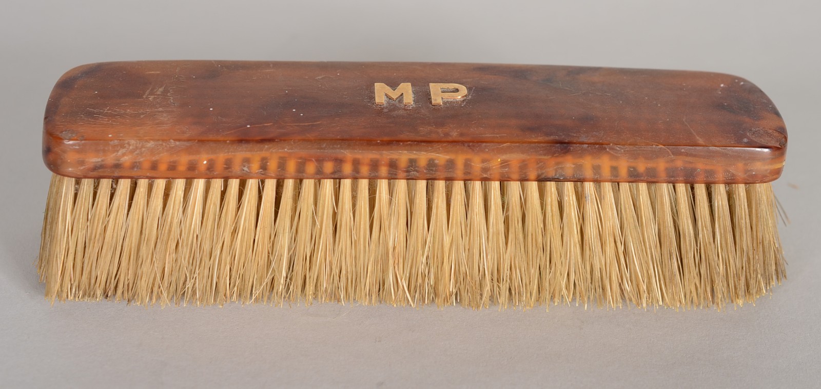 Conjunto para toilette de tartaruga com letras "MP" em ouro, composto... - foto 8 de 10