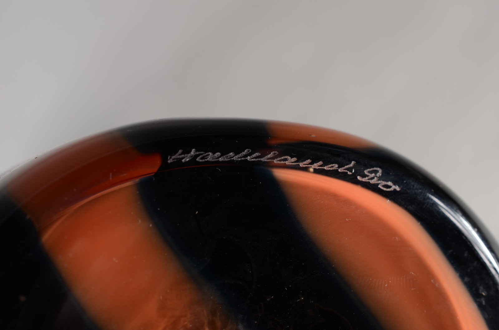 Vaso de vidro decorativo "GlasMagasinet", assinado. - foto 6 de 6