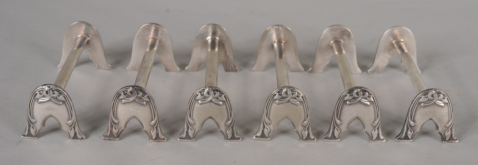 Diversas peças de metal prateado, sendo: 12 taças para sorvete, porta... - foto 8 de 11