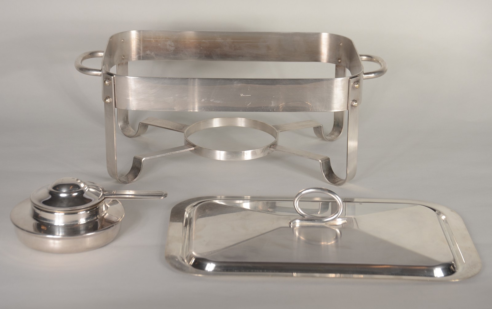 Três porta pirex de metal prateado com pirex. - foto 4 de 11