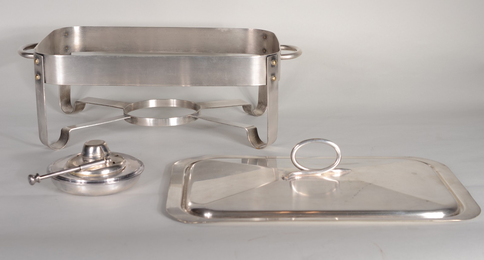 Três porta pirex de metal prateado com pirex. - foto 9 de 11