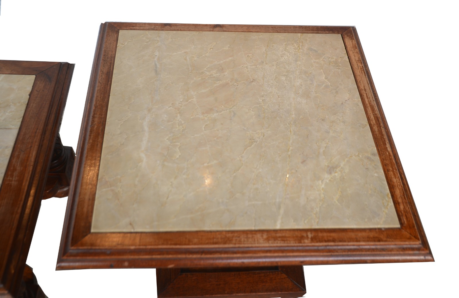 Conjunto de mesa de centro e par de mesinhas laterais de madeira... - foto 7 de 10