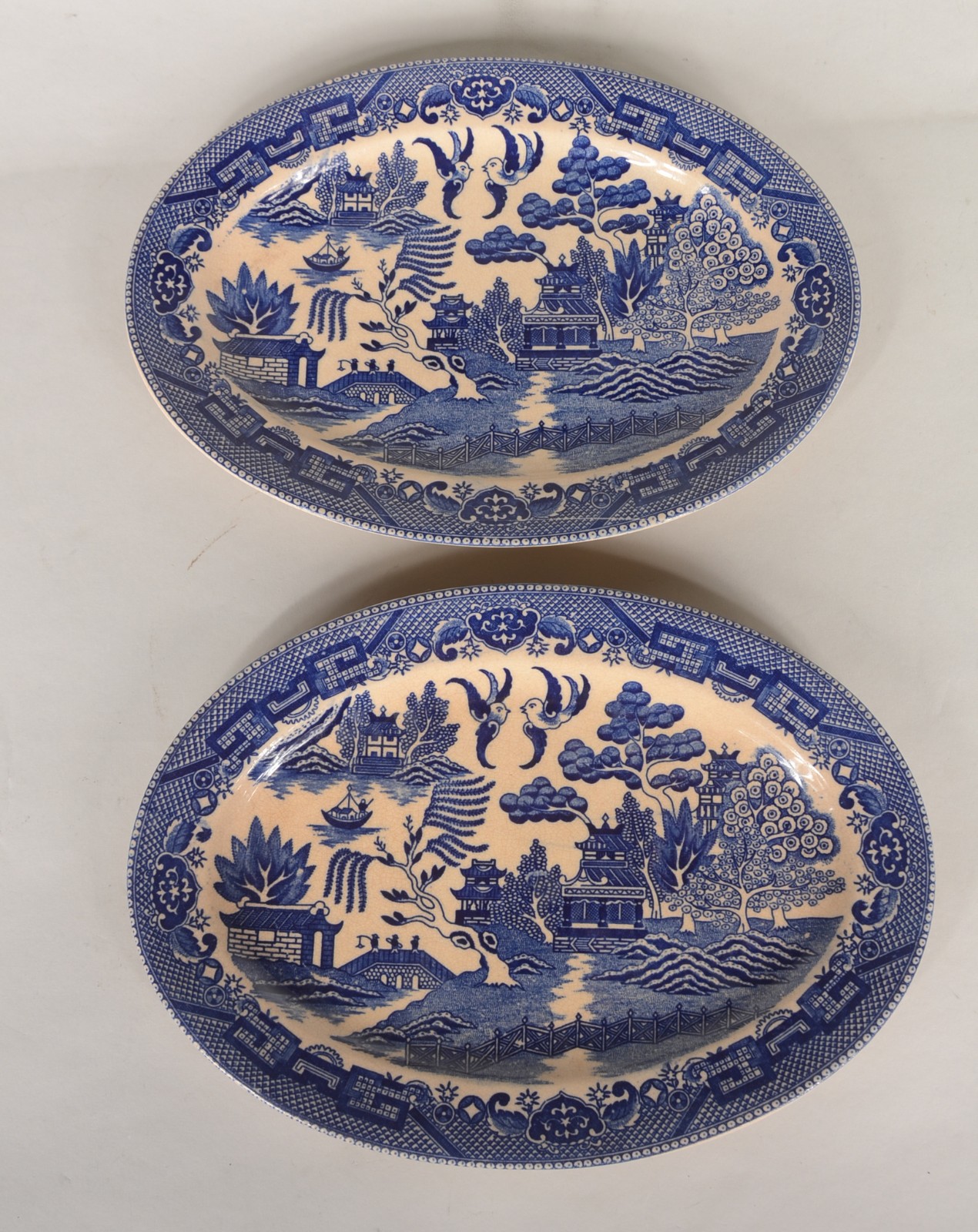 Par de travessas ovais de faiança japonesa "azul pombinho". (Japão... - foto 1 de 7