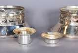 Wolff (1894),  - Par de molheiras com rechaud de metal prateado Wolff. Com desgastes.