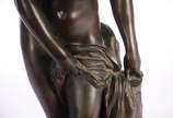 CHARLES GAUTIER - BRONZIER (França, século XIX)... - Escultura de bronze representando figura feminina. Assinada na base.