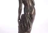 CHARLES GAUTIER - BRONZIER (França, século XIX)... - Escultura de bronze representando figura feminina. Assinada na base.