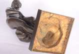 CHARLES GAUTIER - BRONZIER (França, século XIX)... - Escultura de bronze representando figura feminina. Assinada na base.
