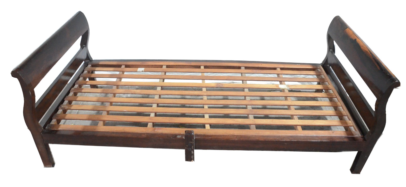 Cama de solteiro de jacarandá, completa, com laterais e estrado. - foto 2 de 7