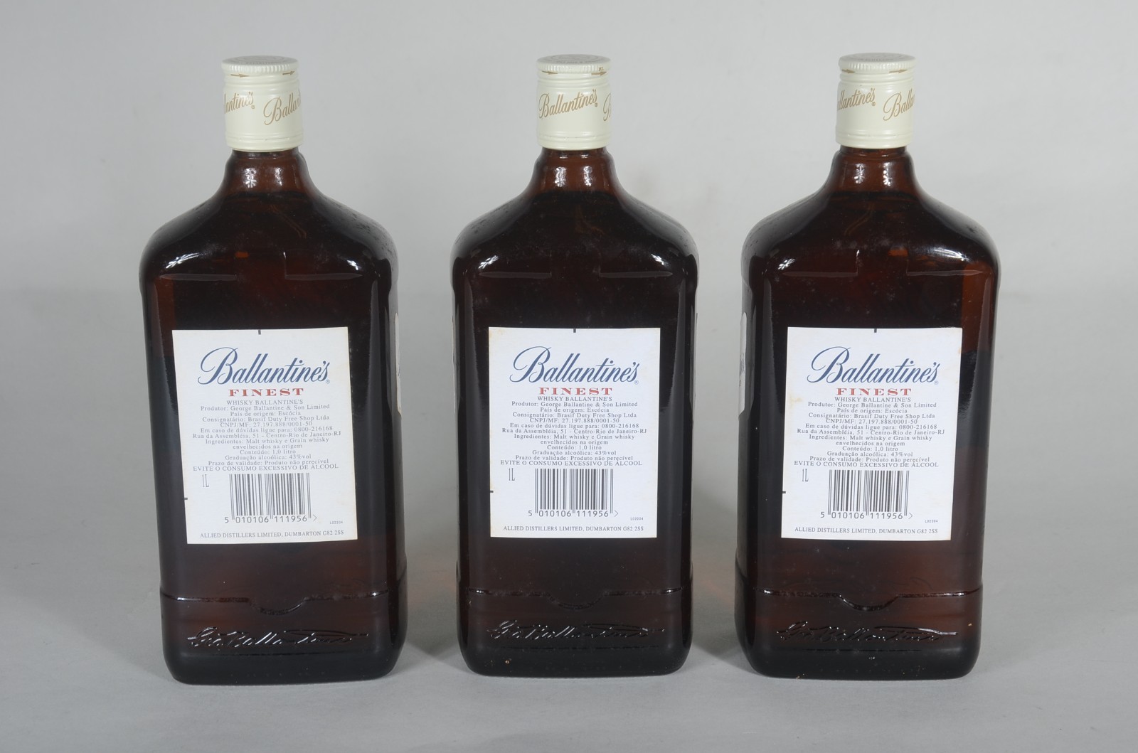 Três garrafas de Whisky Ballantines. - foto 5 de 8