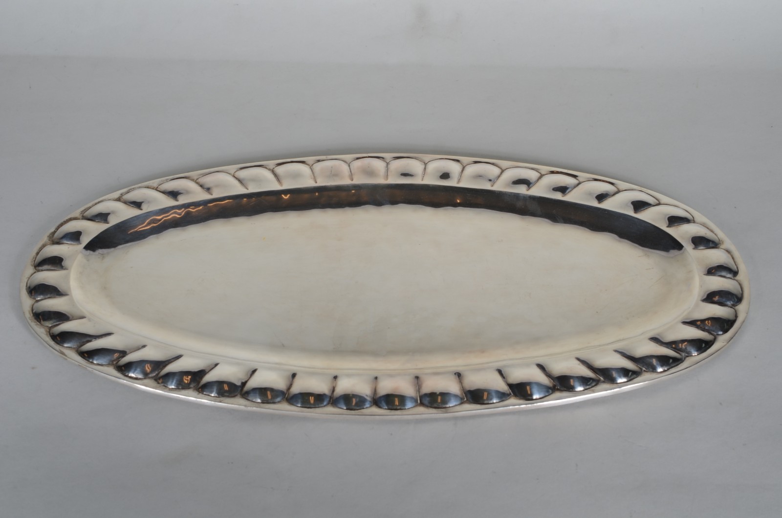 Travessa oval de prata Sterling. Peso da prata: 1800 g. (Por motivos... - foto 1 de 8