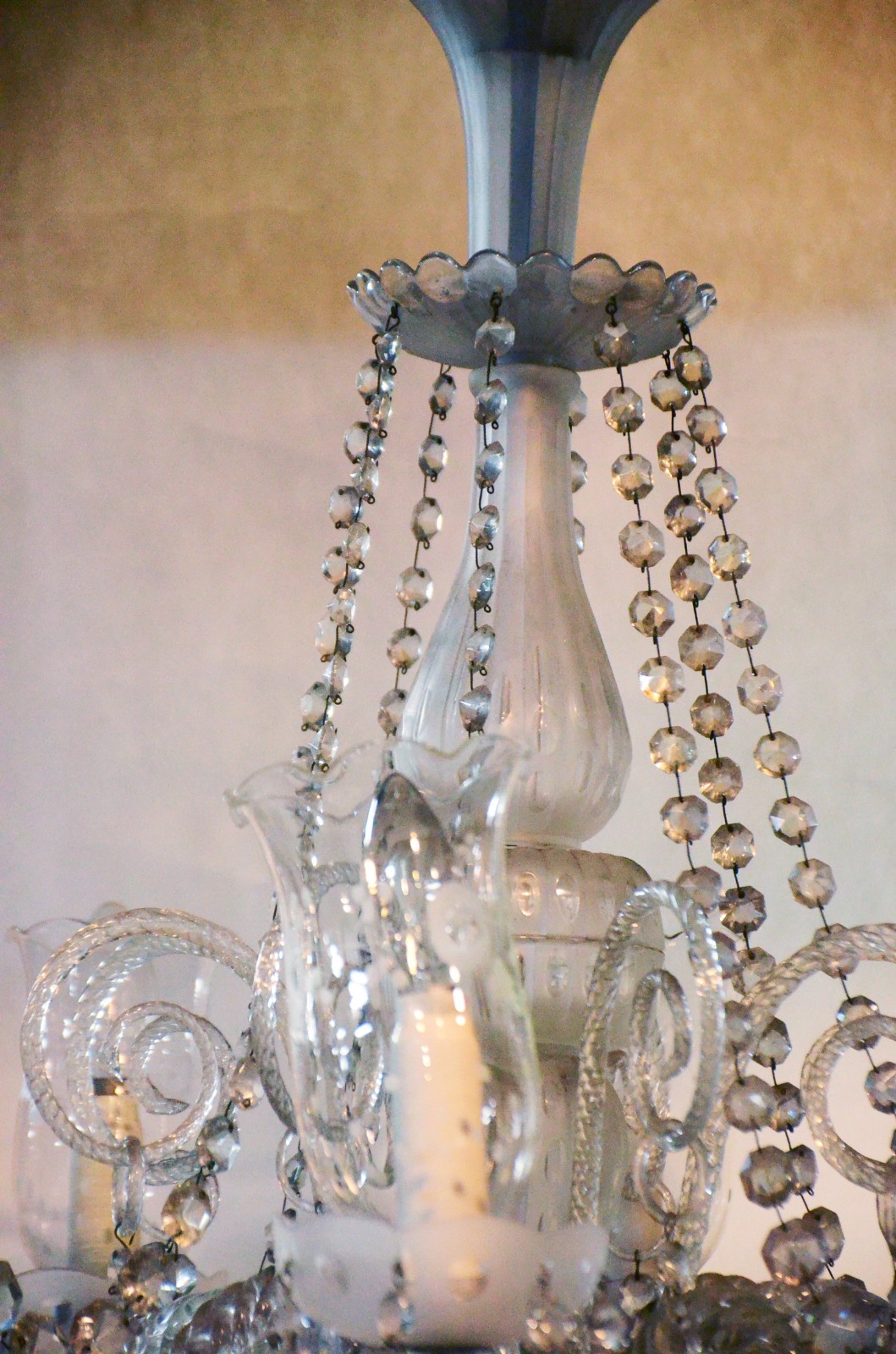 Lustre de cristal para 8 luzes com mangas, contas e pingentes... - foto 7 de 8