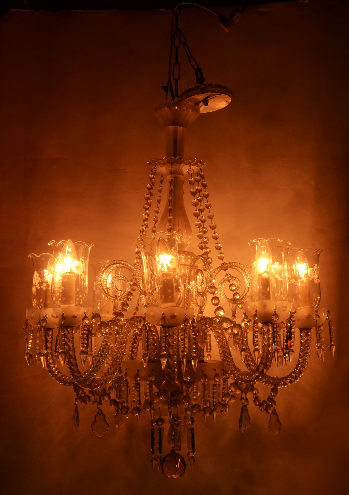Lustre de cristal para 8 luzes com mangas, contas e pingentes... - foto 8 de 8
