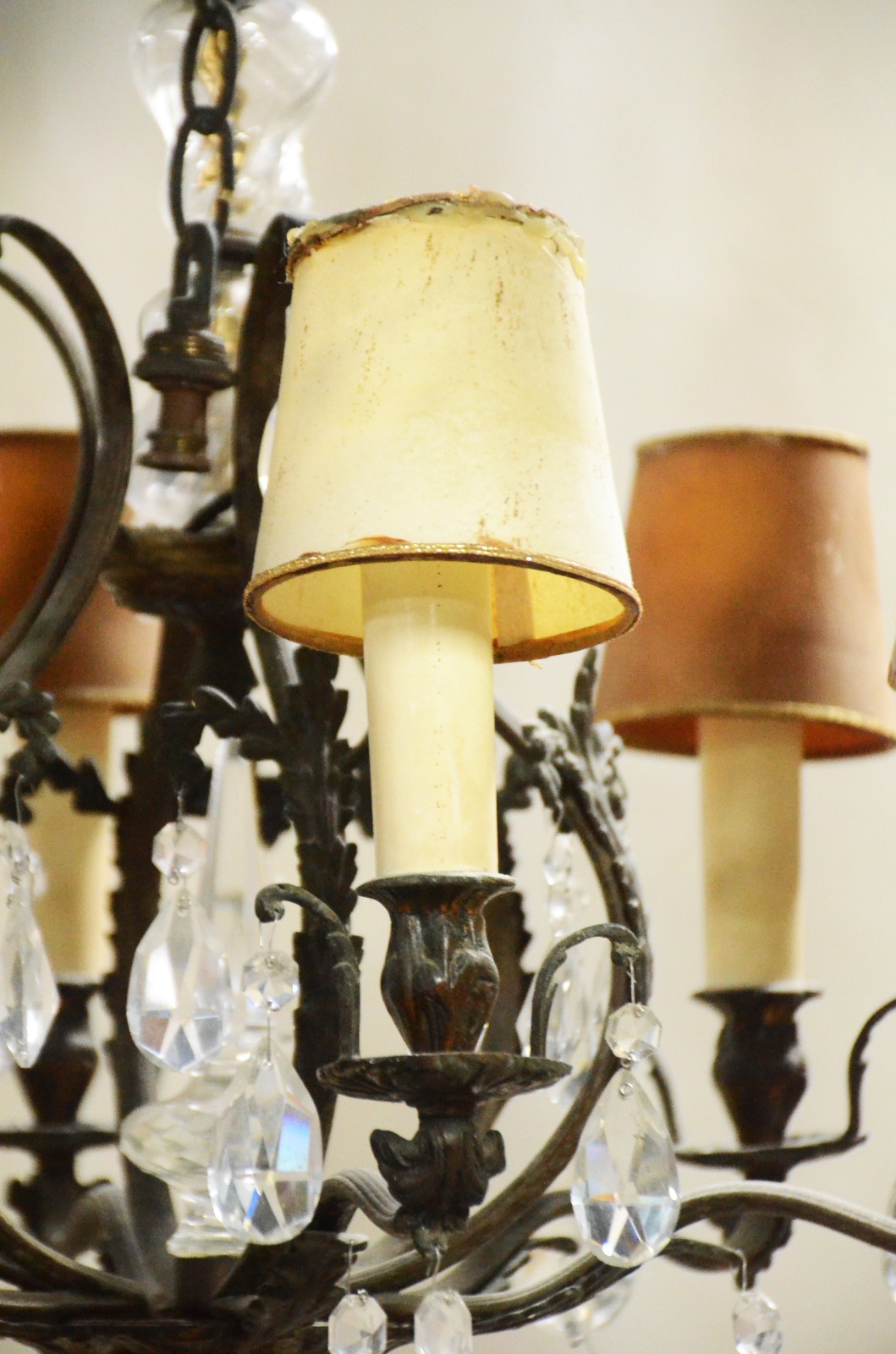 Lustre de metal para 6 luzes com pingentes de cristal lapidado e... - foto 2 de 7