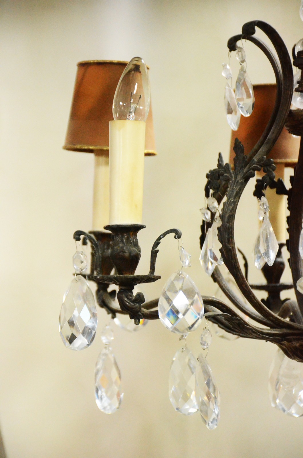 Lustre de metal para 6 luzes com pingentes de cristal lapidado e... - foto 3 de 7