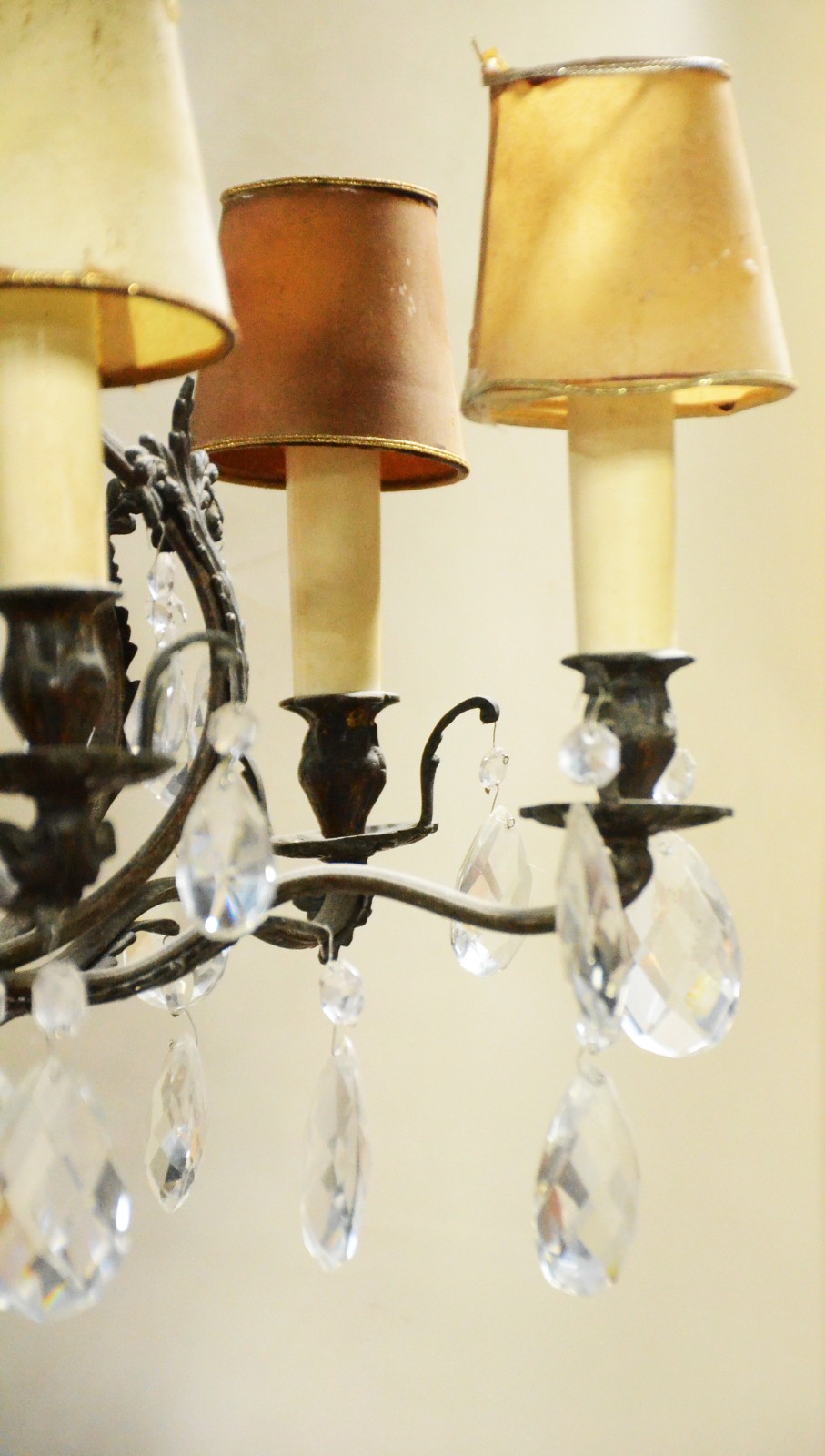Lustre de metal para 6 luzes com pingentes de cristal lapidado e... - foto 5 de 7