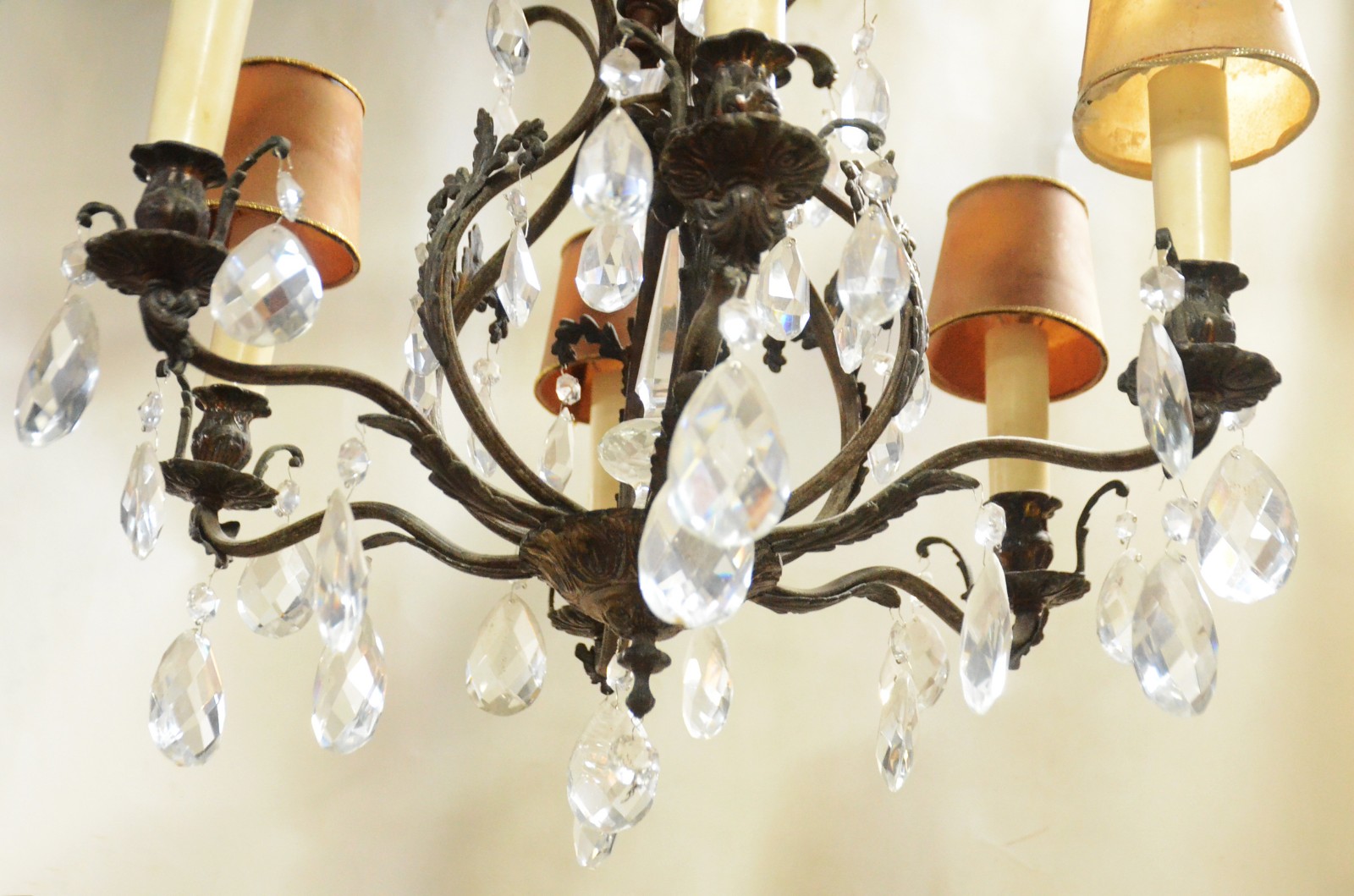Lustre de metal para 6 luzes com pingentes de cristal lapidado e... - foto 6 de 7