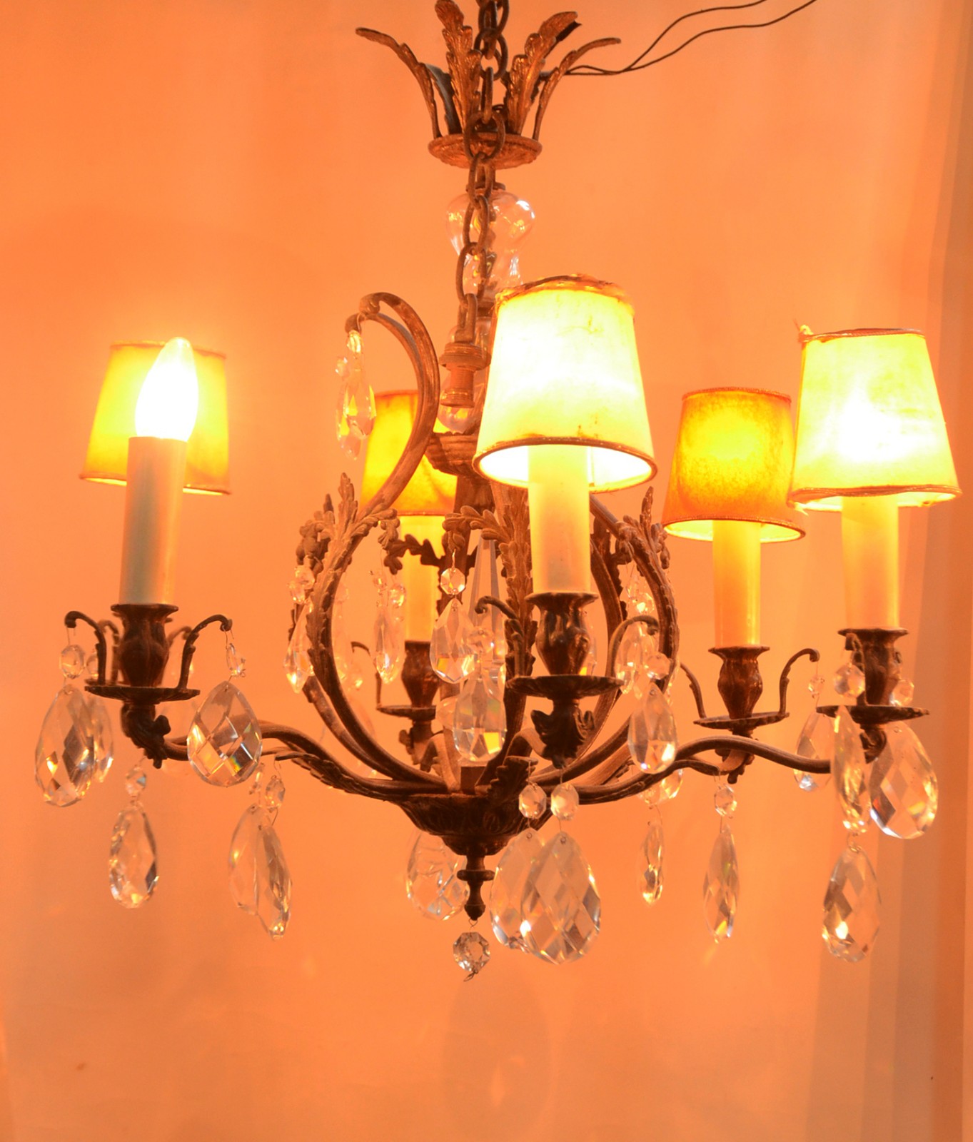 Lustre de metal para 6 luzes com pingentes de cristal lapidado e... - foto 7 de 7