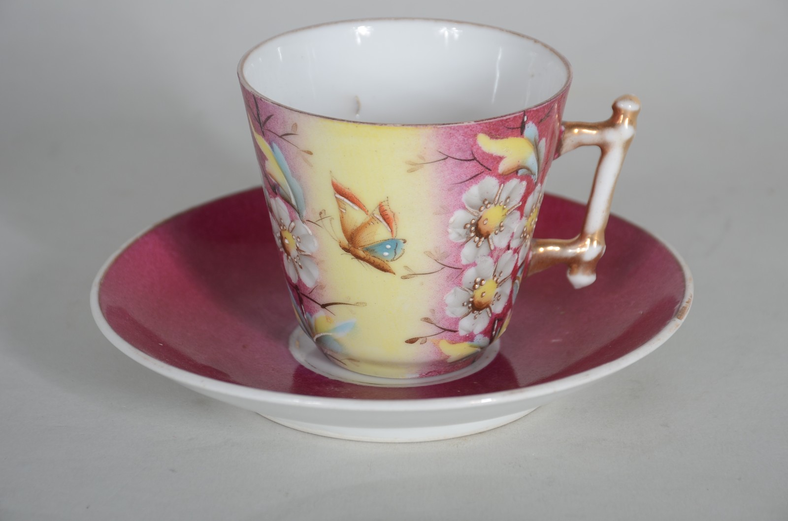Pequeno serviço de café de porcelana floral com borboletas, composto... - foto 3 de 8