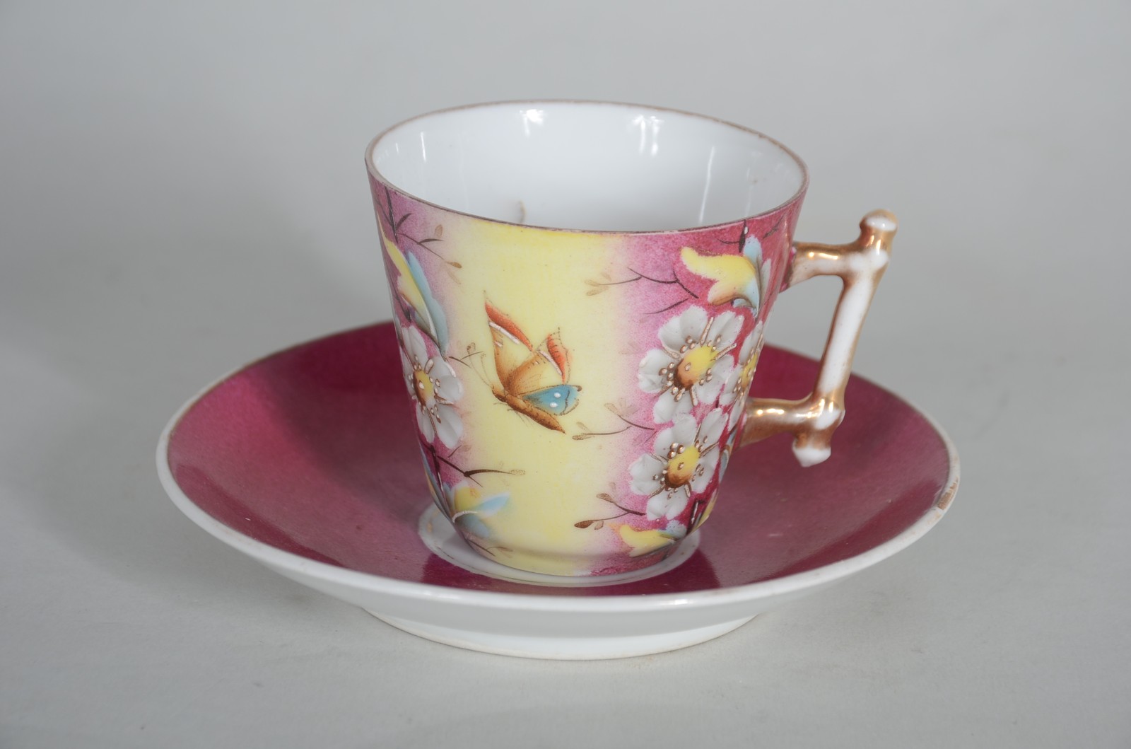 Pequeno serviço de café de porcelana floral com borboletas, composto... - foto 4 de 8