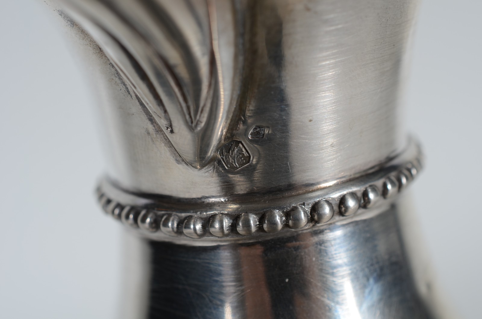 Jarra de prata portuguesa contraste Águia, base com detalhes em... - foto 9 de 9