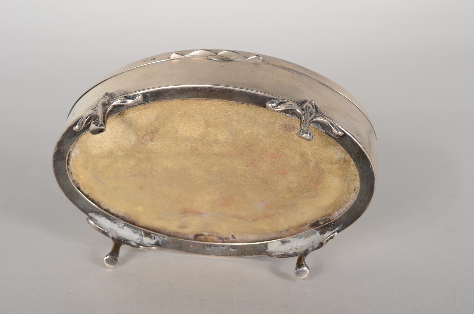 Caixa oval de prata inglesa, contrastada. Peso da prata: 100 g... - foto 5 de 7