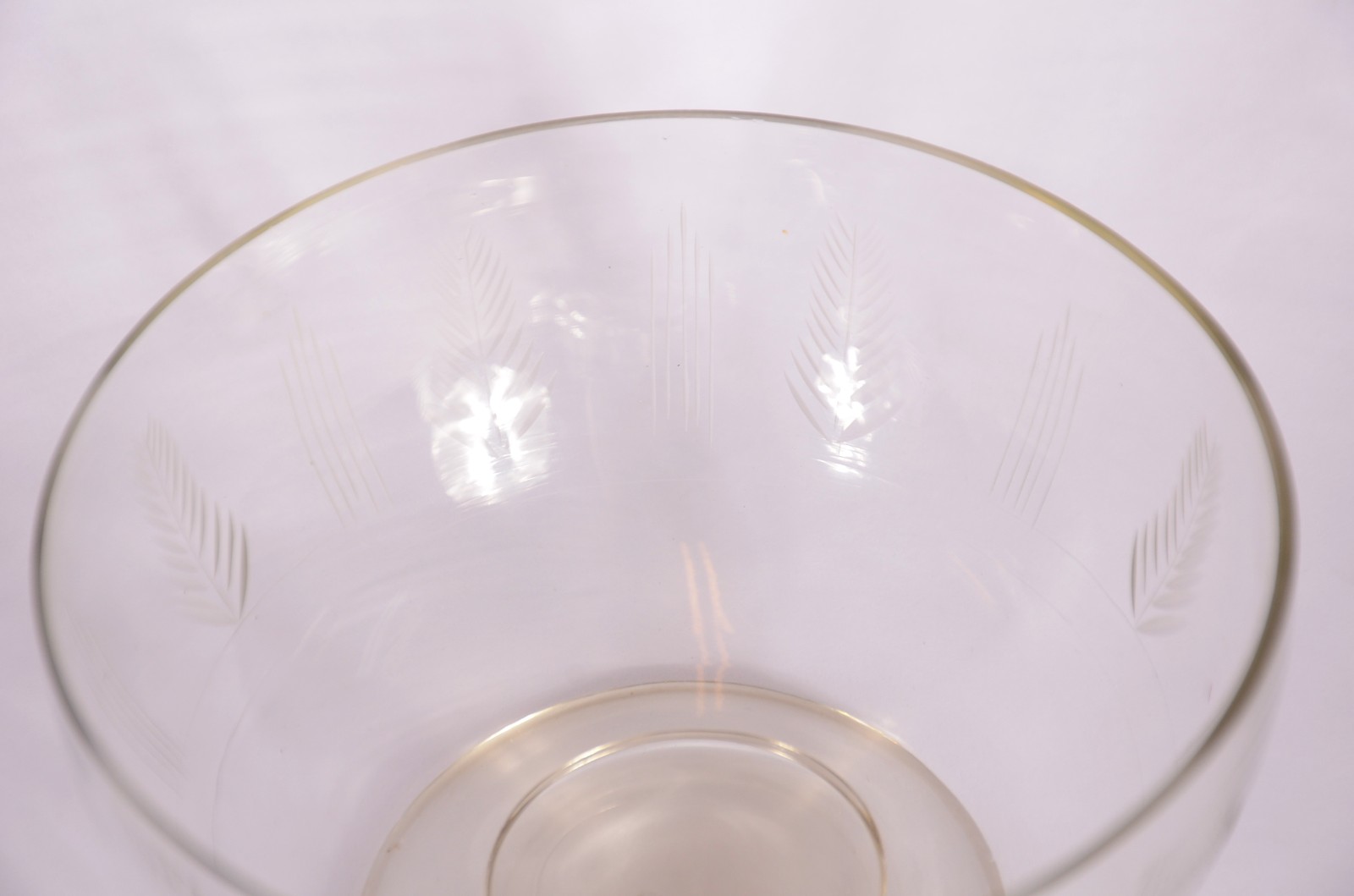 Duas compoteiras de cristal, sendo uma com presentoir. - foto 6 de 11