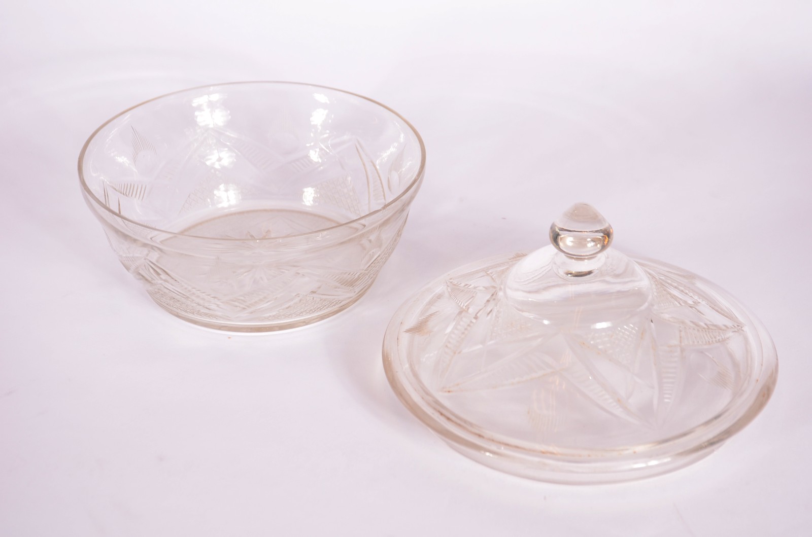 Duas compoteiras de cristal, sendo uma com presentoir. - foto 10 de 11