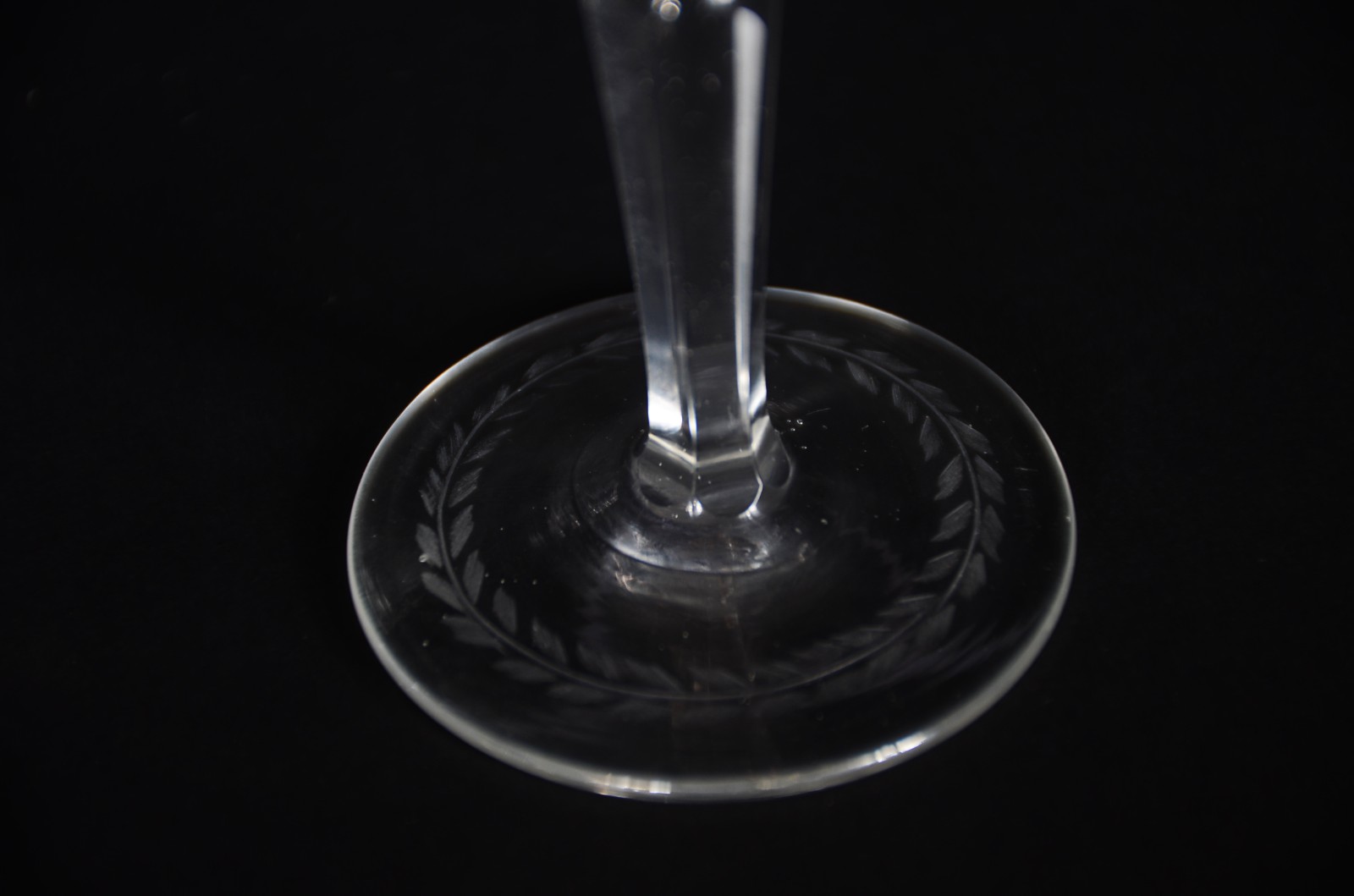 Serviço de cristal europeu lavrado com guirlandas, composto de: 10... - foto 5 de 7