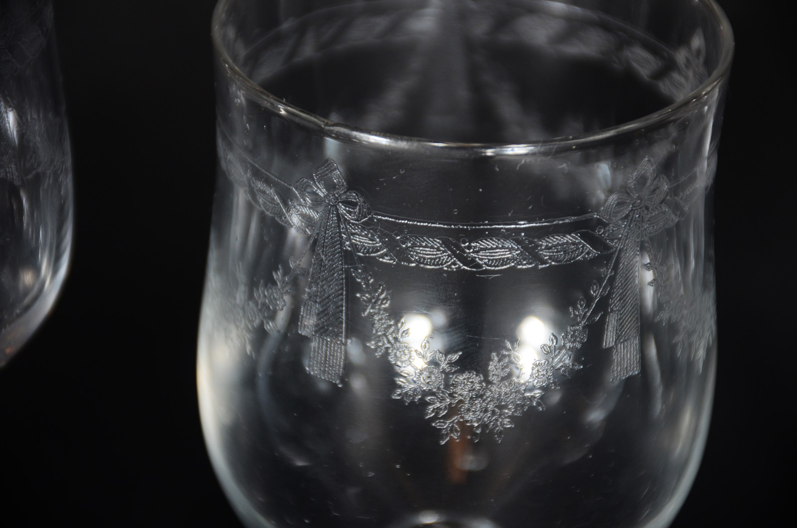 Parte de serviço de cristal europeu lavrado com guirlandas, composto... - foto 4 de 8