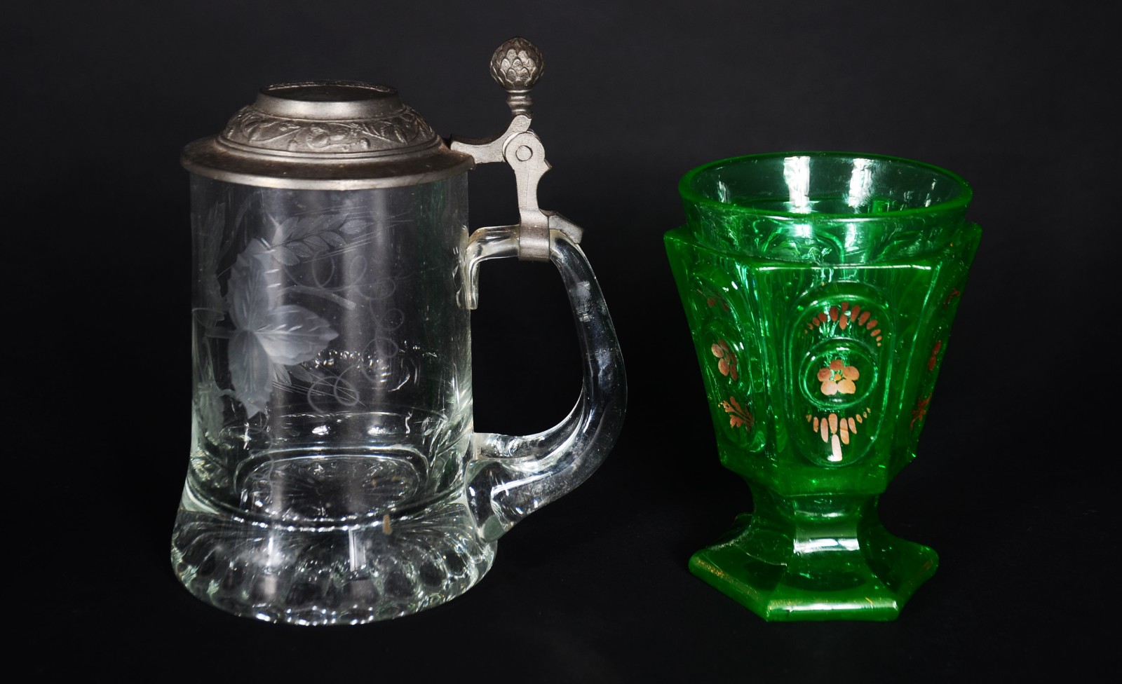 Diversas peças de vidro/cristal, sendo: tankard com folhas lavradas e... - foto 2 de 9