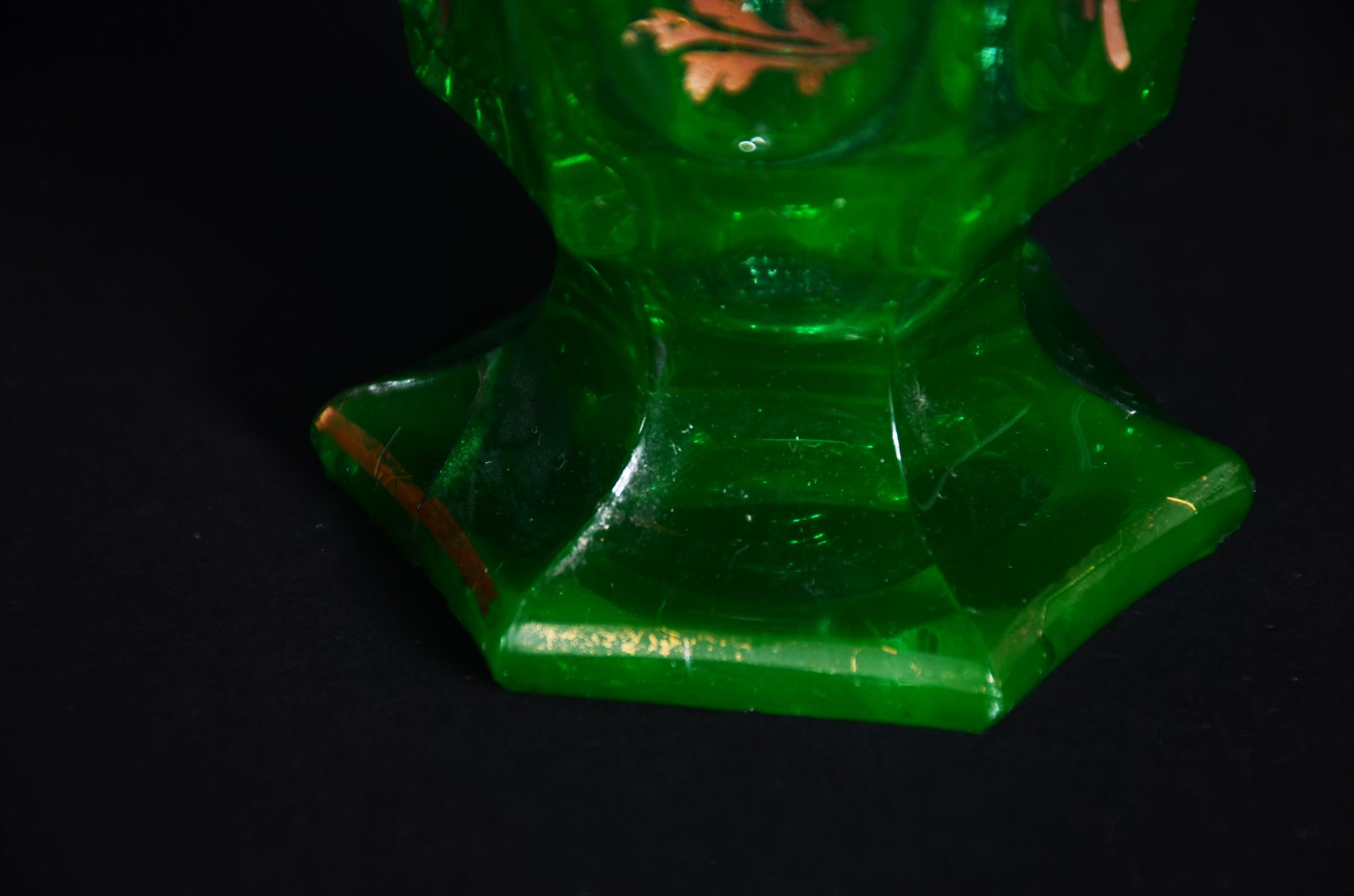 Diversas peças de vidro/cristal, sendo: tankard com folhas lavradas e... - foto 4 de 9