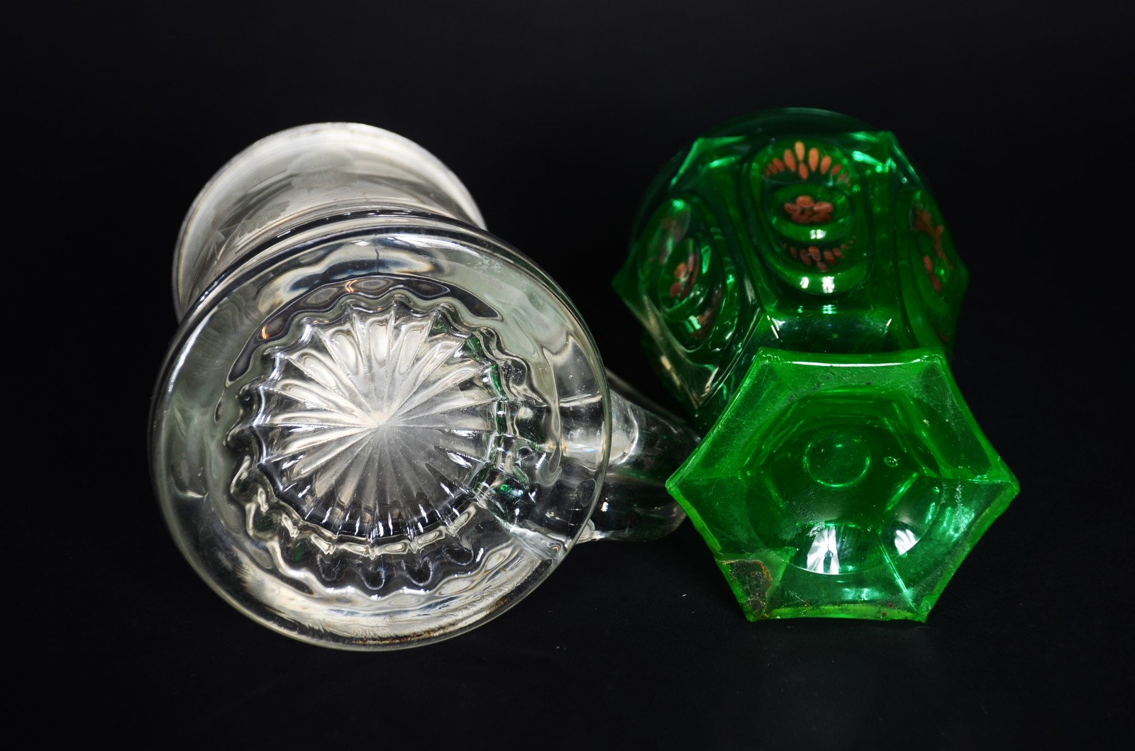 Diversas peças de vidro/cristal, sendo: tankard com folhas lavradas e... - foto 7 de 9