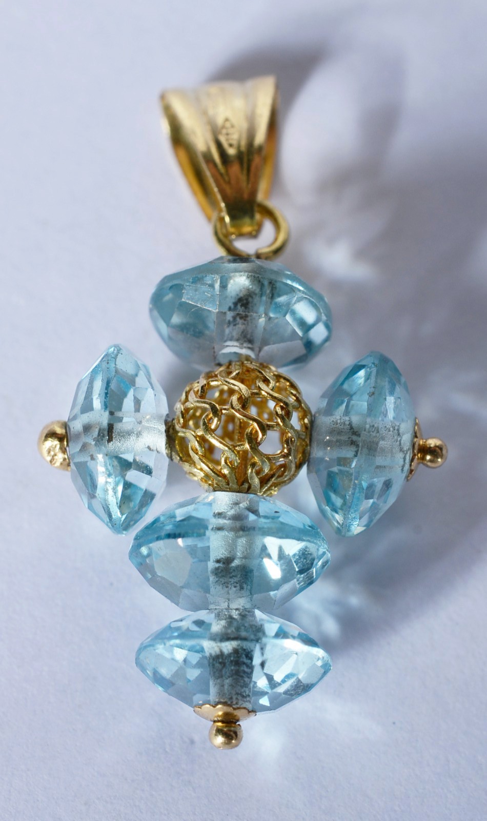 Pendente de ouro 18 k., contraste 750 mls na forma de cruz com pedras... - foto 1 de 5