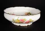 Limoges (1771),  - Aparelho de jantar de porcelana francesa Barny & Rigoni - Limoges, decorado com flores em policromia e frisos dourados, composto de: 32 pratos rasos, 
